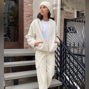 Aritzia -Wilfred free teddy bear liner -size medium